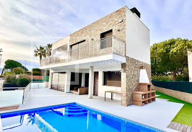 House with pool and terrace 2