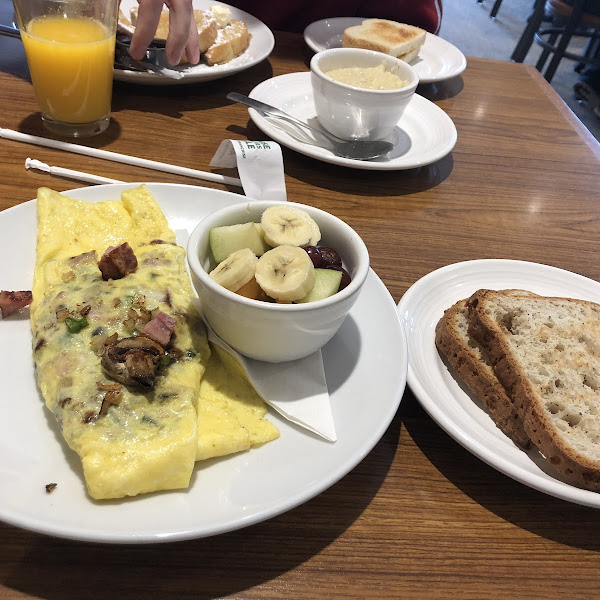 Denver omelette with fruit side and (I think Udi’s) toast, toasted in separate toaster