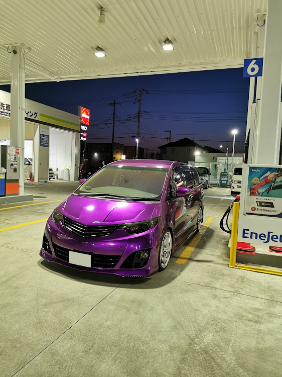 エスティマのエアサスマックス上げ・ガソスタ映え・夜ティマ・ナイスなおちり♡(˃͈ દ ˂͈ ༶ )wに関するカスタム事例の投稿画像2枚目