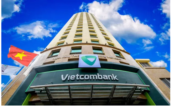 Vietcombank trở lại "ngôi vương" lợi nhuận, tỷ lệ bao phủ nợ xấu lập kỷ lục hơn 500%