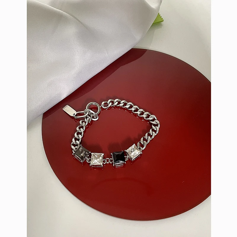 Pulseira de diamante com combinação de cores preto e branco Unissex Joia elegante para casais e uso diário Design atemporal e versátil