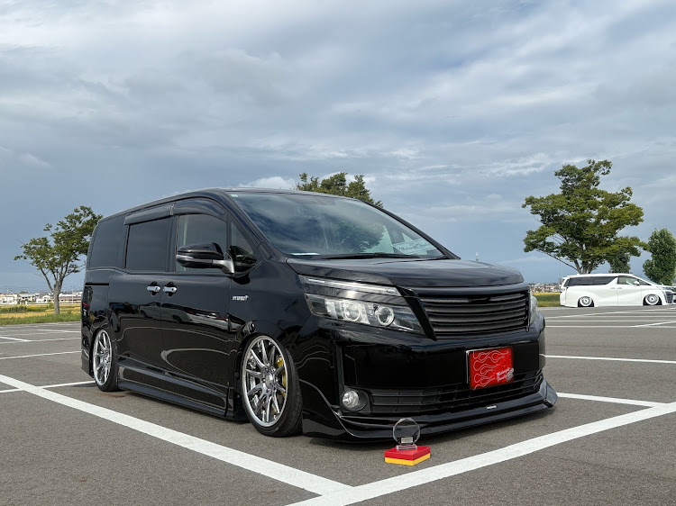 ヴォクシーの皆様、イイネ＆コメントありがとうございます✨・midnight-family・10/5郡山MT ＆ ドレコン✨・初受賞🏆✨・皆様に激しく感謝😆💕に関するカスタム事例の投稿画像1枚目