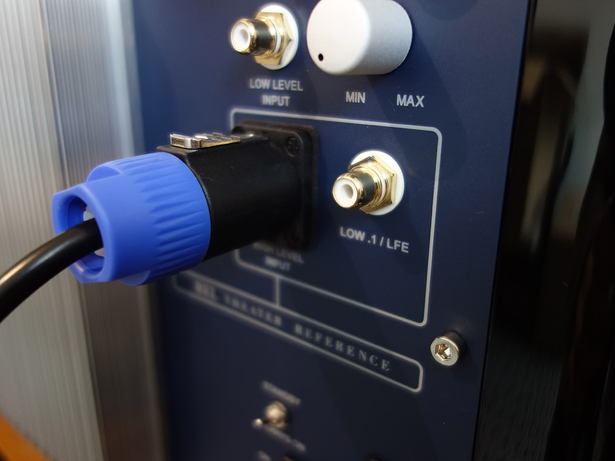Rel Acoustics T/9x: high level Speakon connector