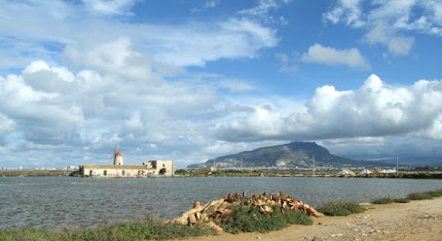 Trapani... saline mulino e monte Erice di AQUA