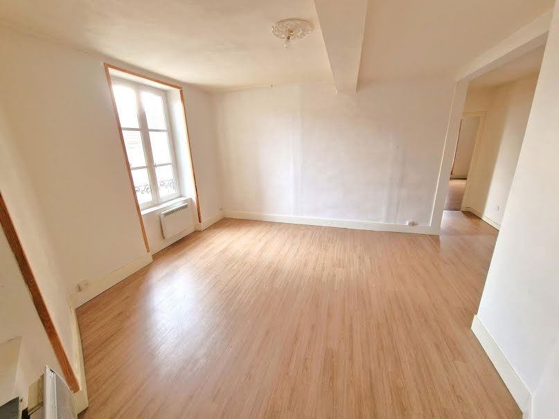 Vente appartement 4 pièces 83 m² à Saint-Etienne-de-Saint-Geoirs (38590), 135 000 €