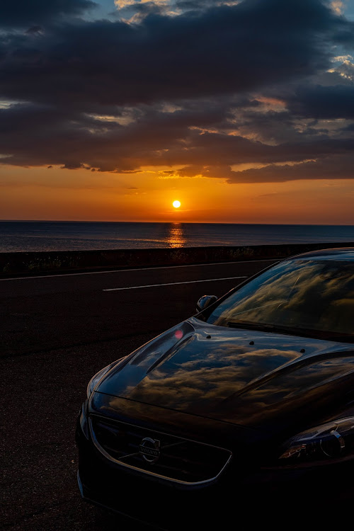 V40の一眼レフ・海・夕日・愛車と絶景・ゆうやけに関するカスタム事例の投稿画像2枚目