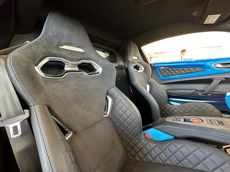 TT RS クーペの洗車・マコウブルー・アルピーヌ・A110・試乗に関するカスタム事例の投稿画像6枚目