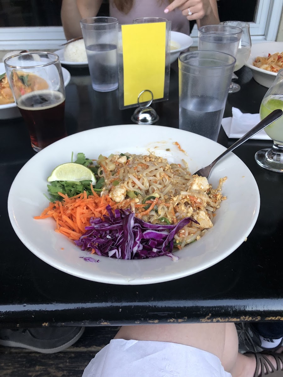 Chicken pad thai