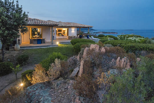 Seaside villa with pool