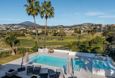 Villa avec piscine et jardin 1