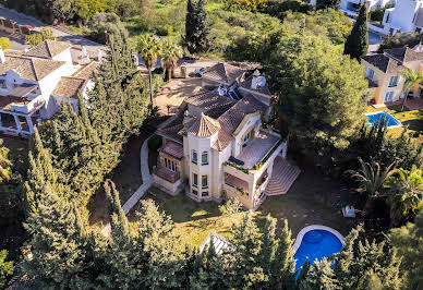 Villa avec piscine et jardin 1