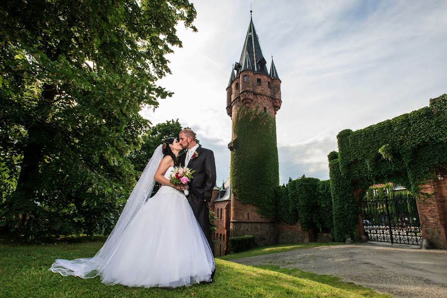 Fotógrafo de casamento Pavel Zahálka (zahlka). Foto de 28 de julho 2016