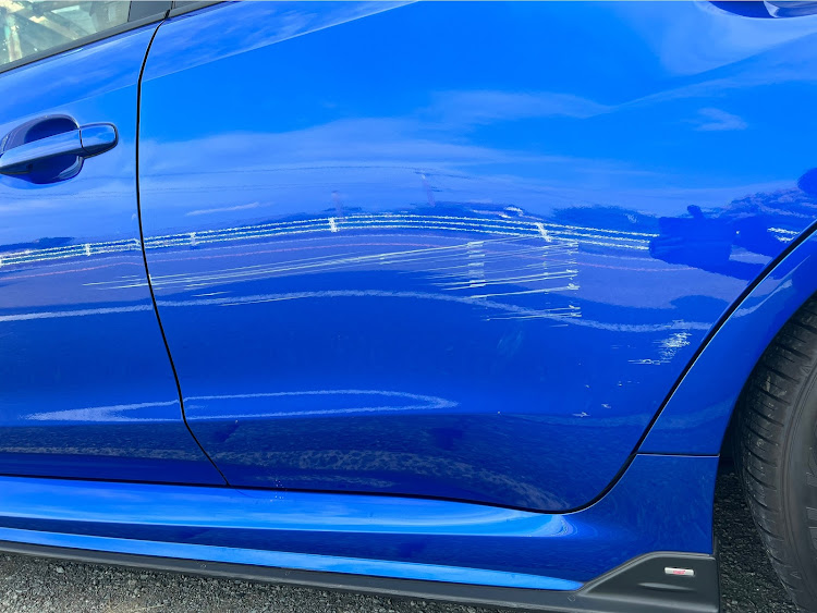 WRX STIの鈑金屋・保険か実費か・休み取れない・独り身が楽に関するカスタム事例の投稿画像3枚目