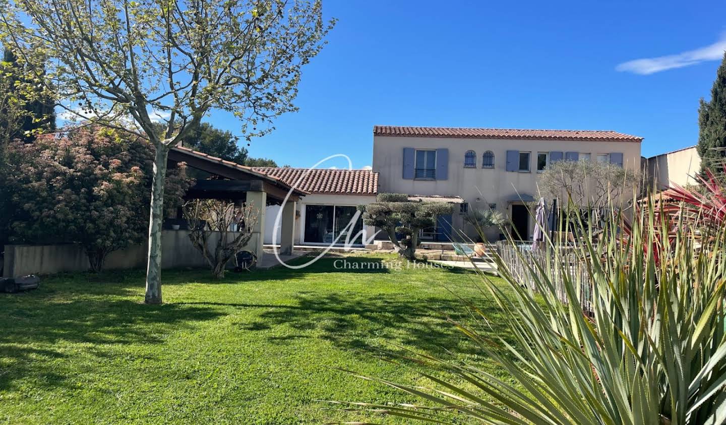 House with pool and terrace Arles