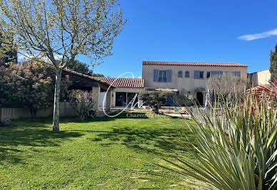 Maison avec piscine et terrasse 9