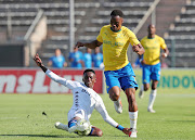 Mamelodi Sundowns forward Sibusiso Vilakazi (R) sprints away from a challenge by Thabang Monare (L) of Bidvest Wits during the 1-1 Absa Premiership draw at Lucas Moripe Stadium in Atteridgeville, west of Pretoria, on Sunday October 7, 2018.