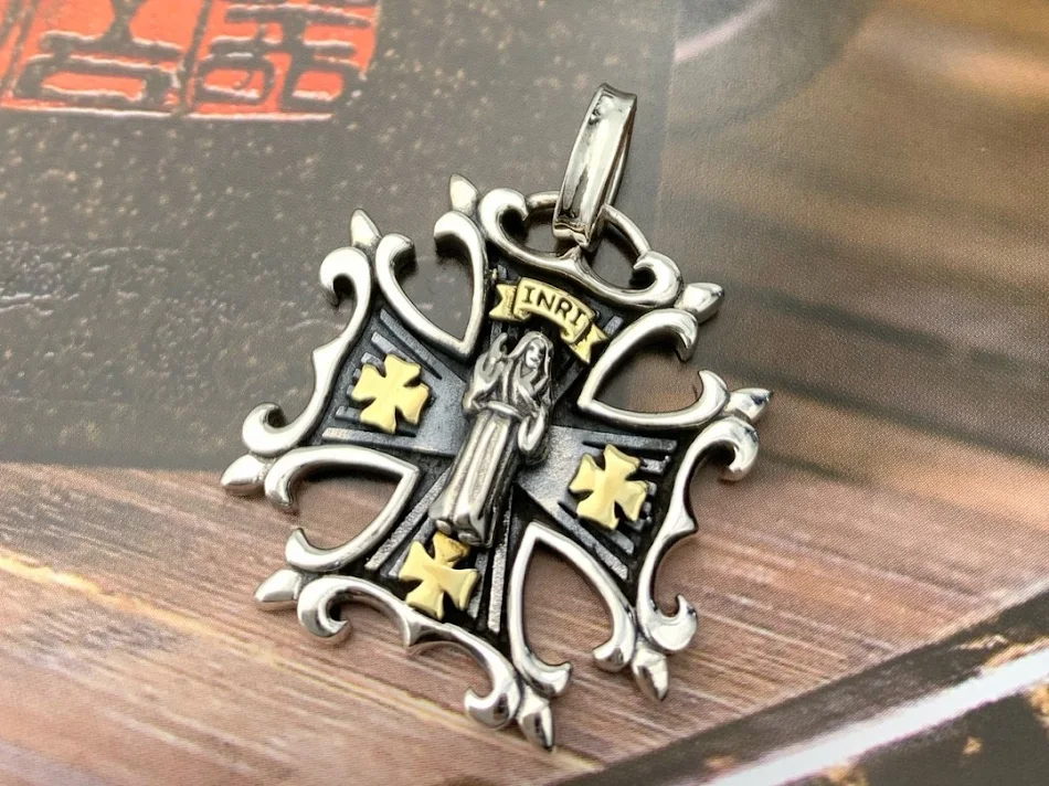Trendy heren punk persoonlijkheid sterling zilveren hanger – een statement sieraad dat jouw rebelse kant laat zien.