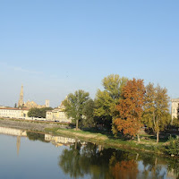 Firenze si specchia nell'Arno di 