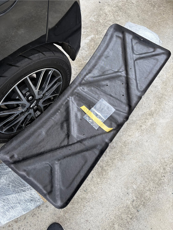 スカイライン GT-RのボルテックスGTウィング・センターマウント・穴あけ・タッチアップ・1年待ちに関するカスタム事例の投稿画像2枚目