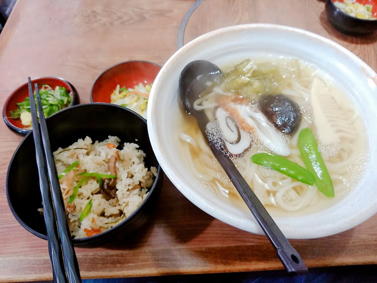 マーチの斜め出しマフラー・讃岐うどん・今日の副業は混んでそう・とりあえず(笑)に関するカスタム事例の投稿画像2枚目