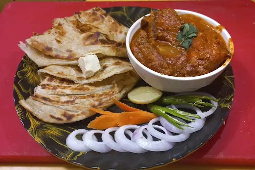 3 Butter Lachha Paratha With Chicken Jalfrezi [3 Pieces] And Salad