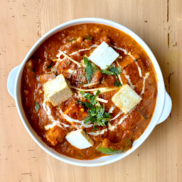 PANEER TIKKA MASALA WITH PLAIN BASMATI RICE AND GARLIC NAAN