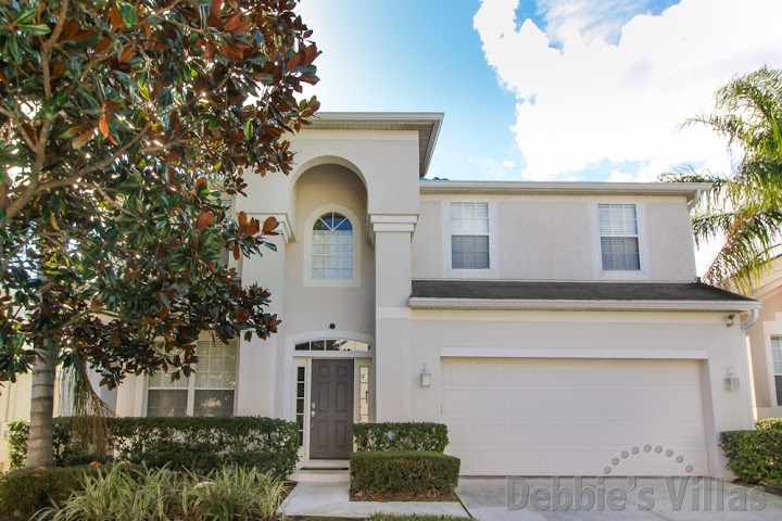 Orlando villa, close to Disney, gated Kissimmee resort, south-facing pool and spa, games room