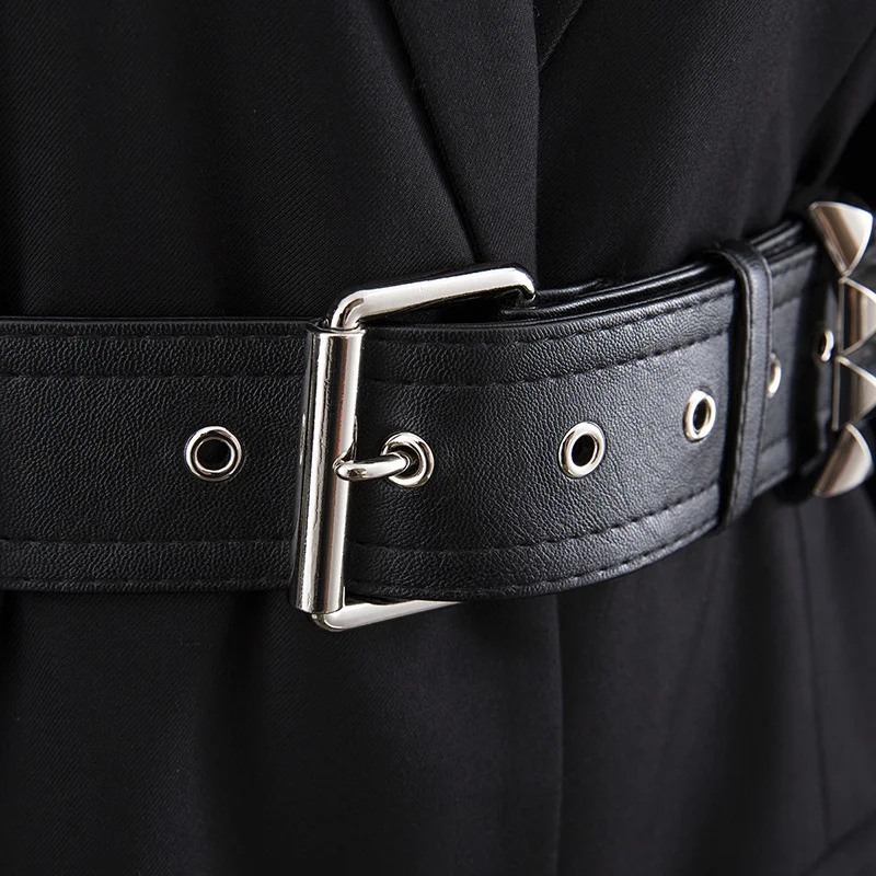 Bouton de taille cloutée pour femmes