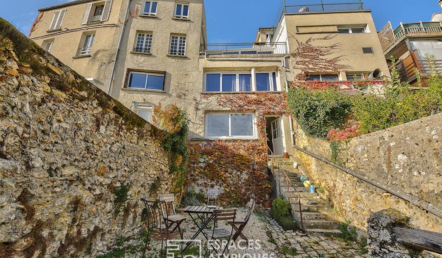 Apartment with terrace Neauphle-le-Château