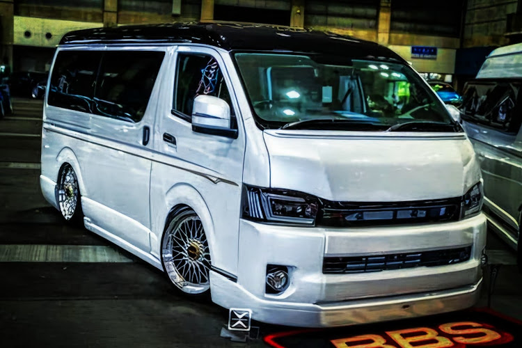 ハイエースワゴンのハイエースカスタム・GALERIE2025・ファインテックツアラー・ハイエースbbsstyle・BBS SUPER RSに関するカスタム事例の投稿画像1枚目