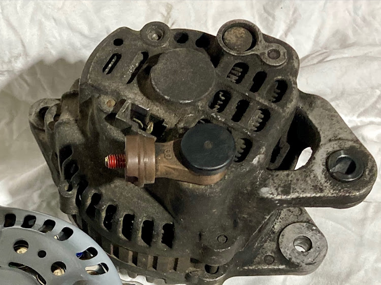 アルトワークスのCC72V・オルタネーター交換・流用チャレンジ・リフレッシュ整備に関するカスタム事例の投稿画像2枚目