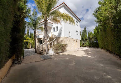 Maison avec piscine et jardin 4