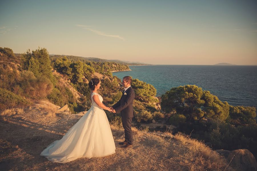 Wedding photographer Stanislav Stratiev (stratiev). Photo of 18 January 2019