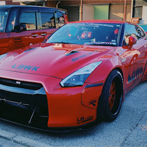 NISSAN GT-R