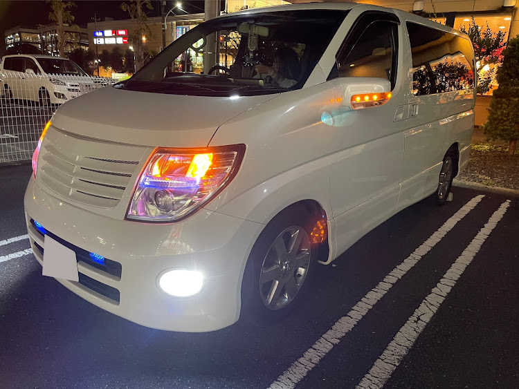 エルグランドのE51エルグランド・LED・e51・USDM・USマーカーに関するカスタム事例の投稿画像1枚目