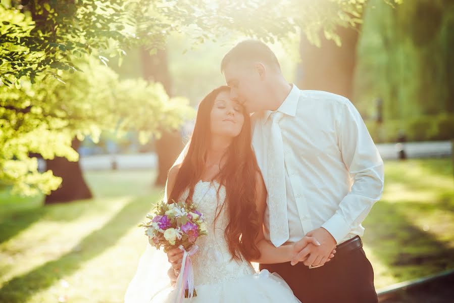 Fotógrafo de casamento Irina Zakharkina (carol). Foto de 12 de outubro 2015