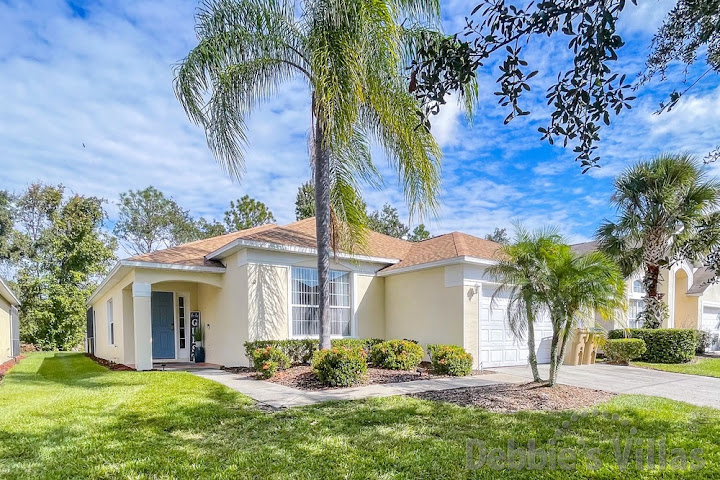 Orlando vacation villa, gated Kissimmee resort, games room, private pool, close to Disney World