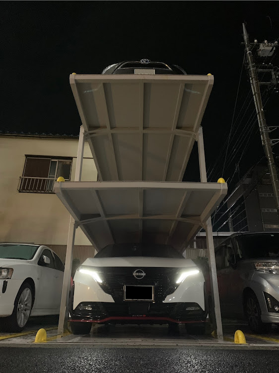 ノート オーラのオーラニスモ・ノートオーラNISMO・今年1年ありがとうございました・来年もよろしくお願いしますに関するカスタム事例の投稿画像1枚目