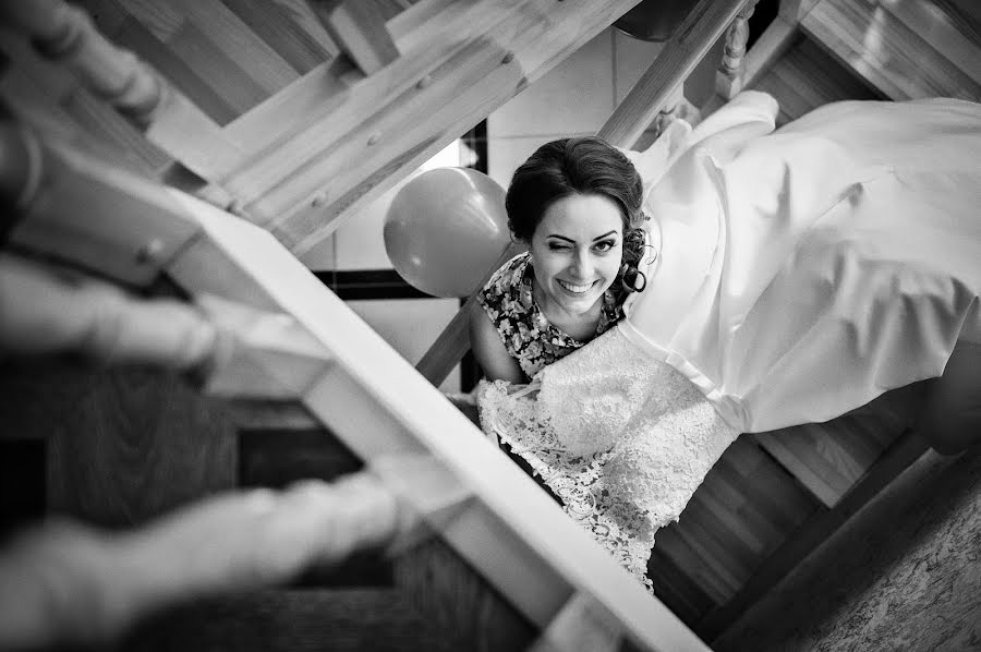 Fotógrafo de casamento Liana Badrutdinova (ambra). Foto de 27 de março 2017