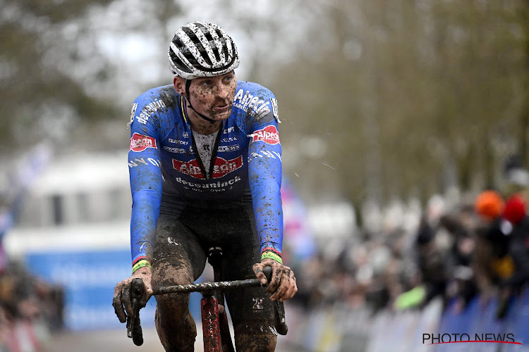 Voordeel voor Mathieu van der Poel? Balkjes liggen dichter bij finish en op hellende strook op WK-parcours