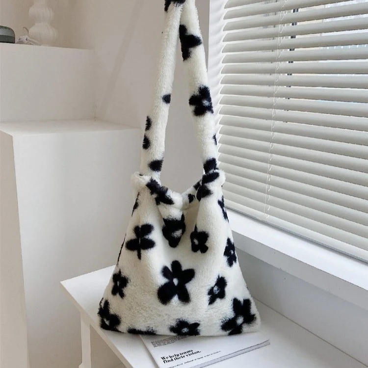Schattige casual pluche tas voor meisjes. Zacht en comfortabel, perfect voor dagelijks gebruik. Ideaal om kleine schatten in te bewaren.