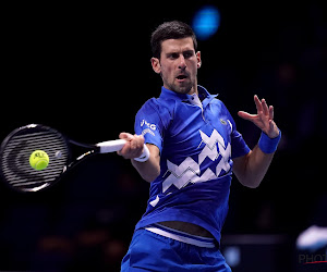 Djokovic vermijdt derde set in laatste groepsmatch en plaatst zich voor halve finales op ATP Finals