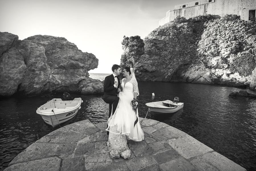 Fotografo di matrimoni Robert Cirstea (robertcirstea). Foto del 8 aprile 2019