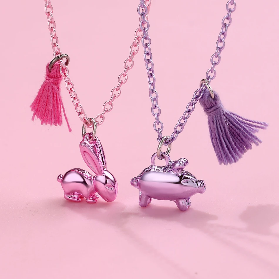 Collier lapin cartoon stéréo en alliage et électrophorèse. Un bijou unique et adorable pour un style fun et original, durable et charmant.