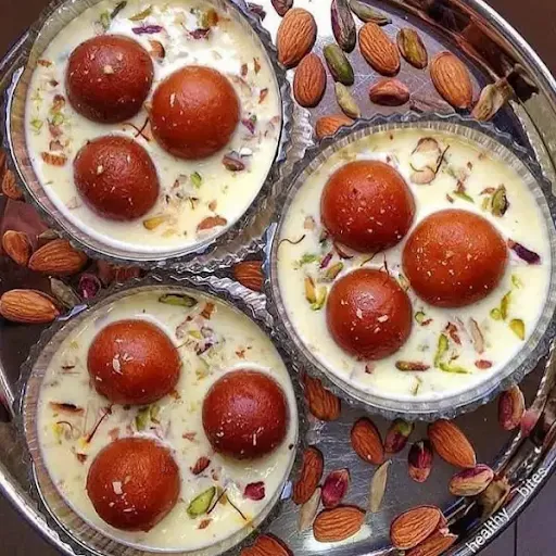 Gulab Jamun With Rabri