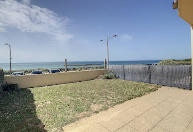 Seaside apartment with terrace 10