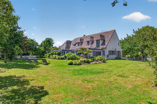 House with pool and garden 1