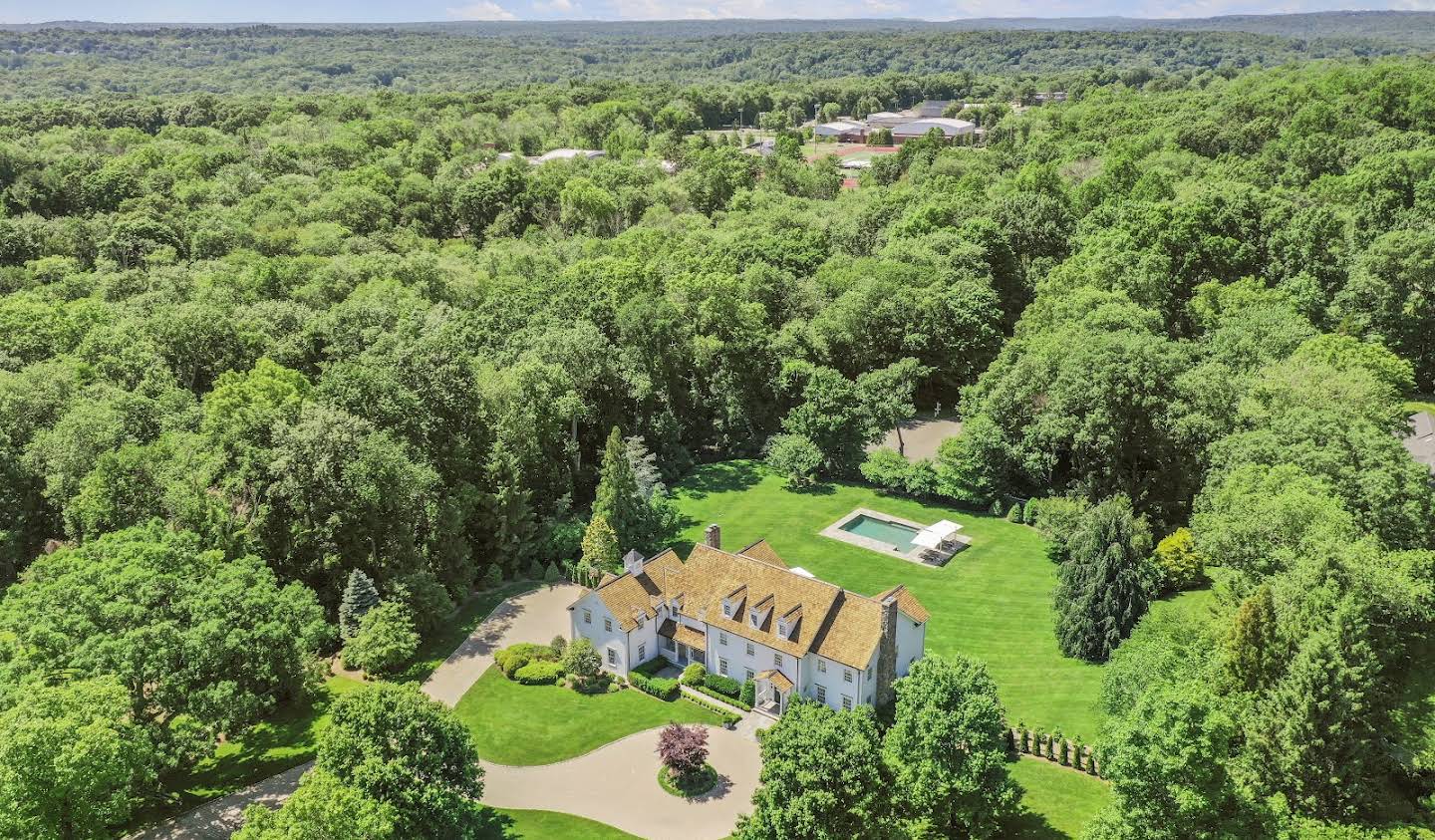 House with pool and terrace Weston