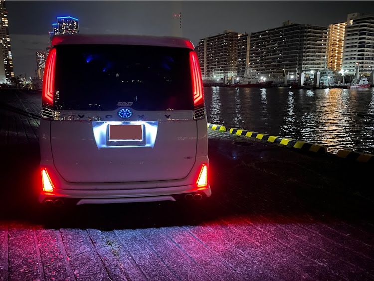 ヴォクシーの愛車のお尻はこんな感じ・ヴォクシー80・今年もあとわずかに関するカスタム事例の投稿画像3枚目
