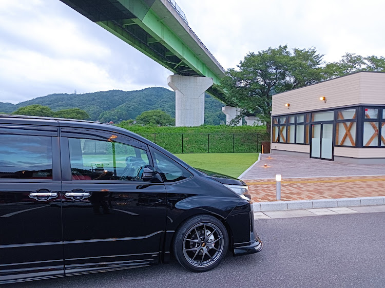 ノアの曇り空・車高調整・BBS RI-A・アルパインスタイルに関するカスタム事例の投稿画像1枚目